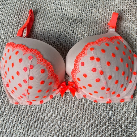 Victoria’s Secret Very Sexy Pigeonnant Push Up bra, size 36DD - Picture 2 of 10